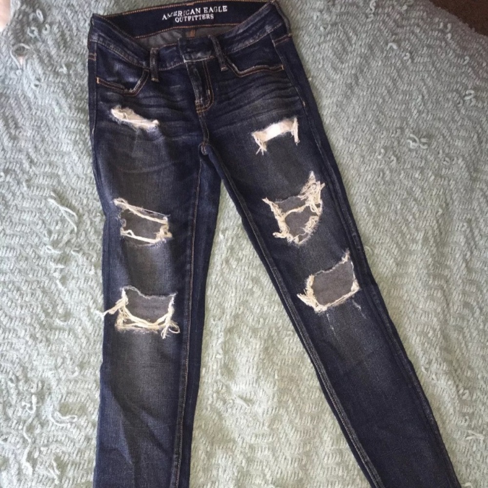 American Eagle size 2 ripped jeans